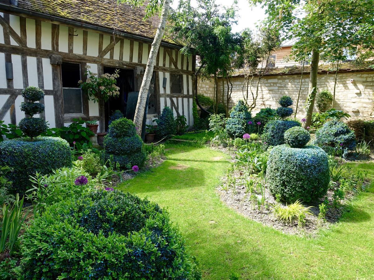 Le Jardin De La Cathedrale Bed & Breakfast Troyes Exterior photo