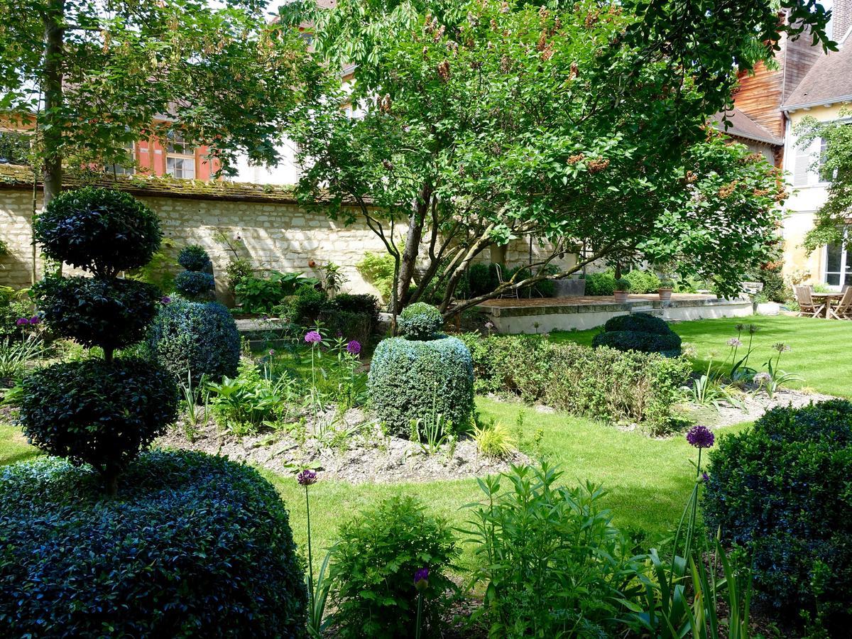 Le Jardin De La Cathedrale Bed & Breakfast Troyes Exterior photo